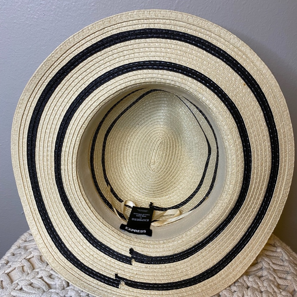 Express cutsie hat!!
